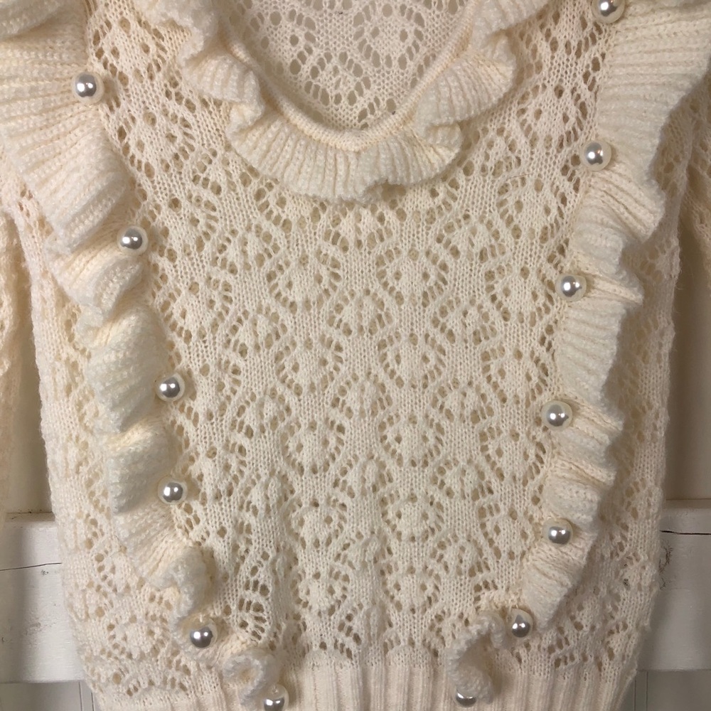 FOR LOVE & LEMONS Pearl V-Neck Cropped Sweater - Picture 5 of 9